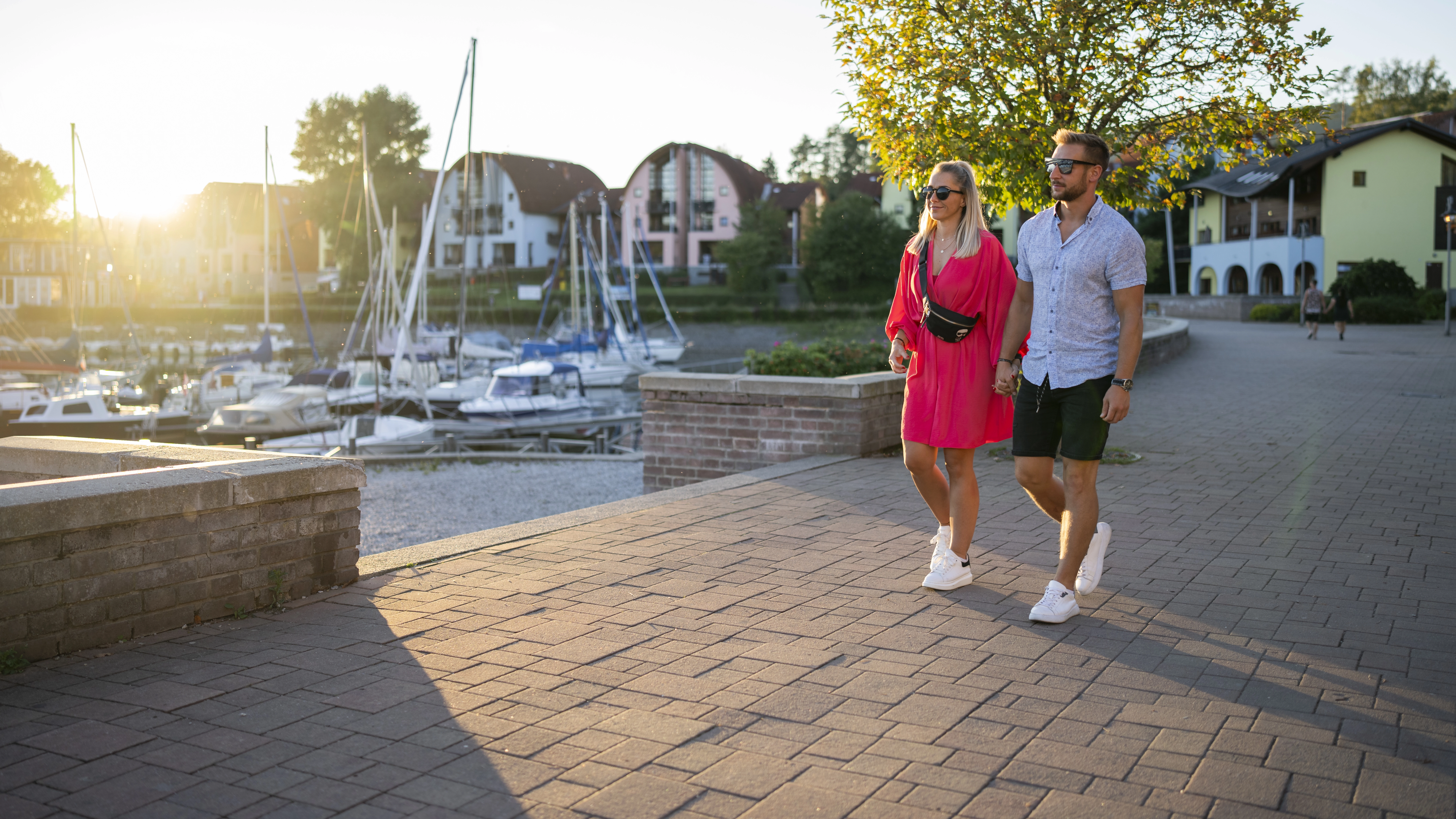 MNO Couple walking